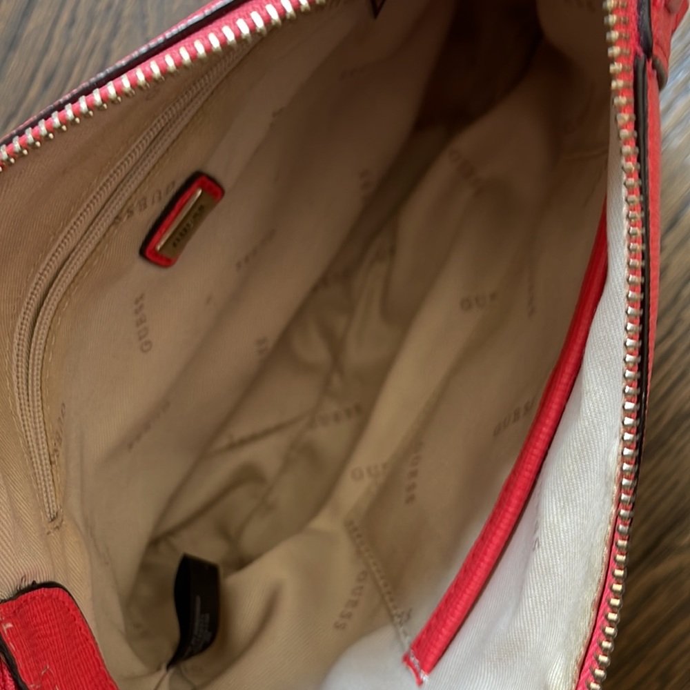 GUESS PURSE - Picture 3 of 10